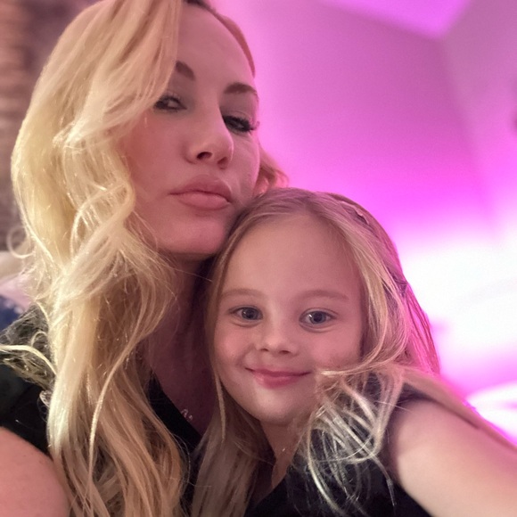 Meet your Posher, Erin - Picture 2 of 5